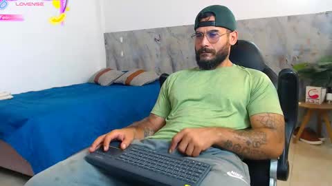 Snapshot of hanz_col chatting on November 7, 2:33 am hanz_col online show from November 7, 2:33 am