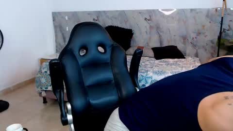 hanz_col online show from November 21, 2:54 am