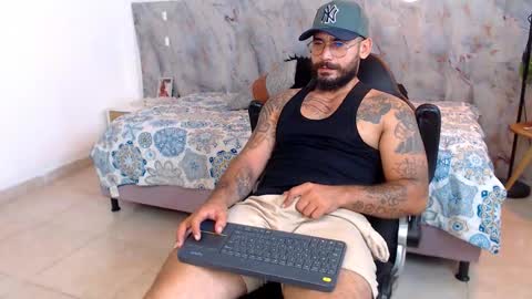 hanz_col online show from November 22, 5:17 am