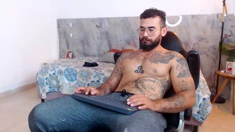 hanz_col online show from November 30, 11:36 am