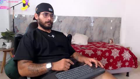 hanz_col online show from February 8, 5:27 pm