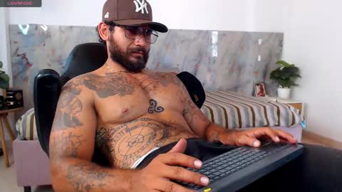 hanz_col online show from April 28, 4:23 pm