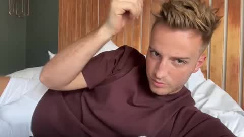 Snapshot of hanzlagerfelt chatting on October 31, 9:05 pm hanzlagerfelt online show from October 31, 9:05 pm