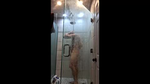 Snapshot of happs1068 chatting on April 1, 3:51 am happs1068 online show from April 1, 3:51 am