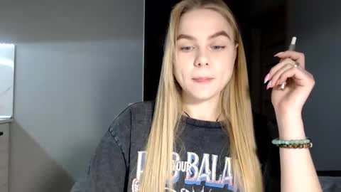 Snapshot of happy_fox_ chatting on December 27, 9:43 pm happy_fox_ online show from December 27, 9:43 pm