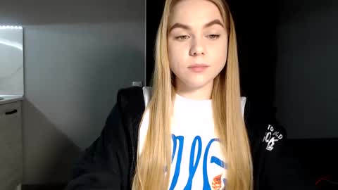 Snapshot of happy_fox_ chatting on February 4, 7:44 pm happy_fox_ online show from February 4, 7:44 pm