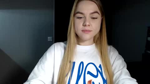 Snapshot of happy_fox_ chatting on February 5, 11:50 pm happy_fox_ online show from February 5, 11:50 pm