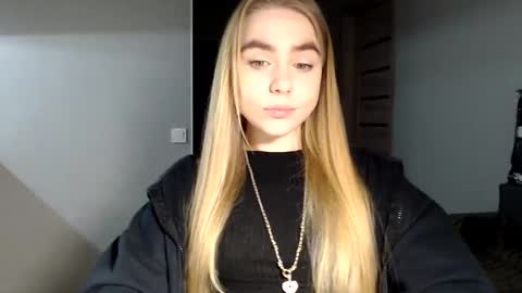 Snapshot of happy_fox_ chatting on February 6, 11:04 pm happy_fox_ online show from February 6, 11:04 pm