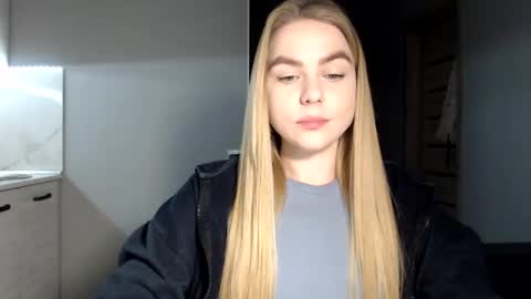 Snapshot of happy_fox_ chatting on March 11, 9:48 pm happy_fox_ online show from March 11, 9:48 pm