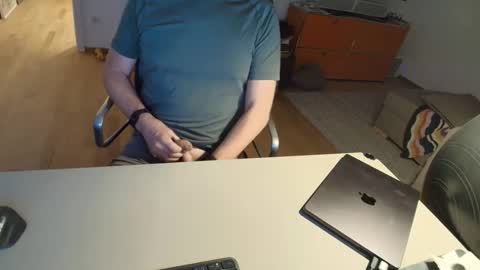Snapshot of happybugger chatting on April 19, 6:07 pm Cum for you online show from April 19, 6:07 pm