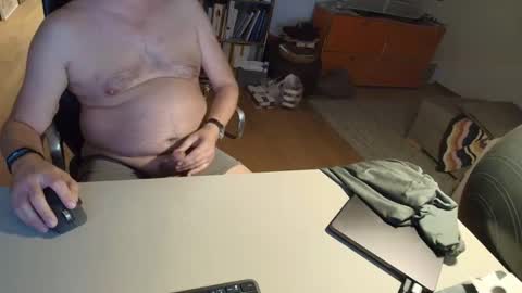 Snapshot of happybugger chatting on April 19, 6:10 pm Cum for you online show from April 19, 6:10 pm