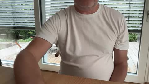 Snapshot of happybugger chatting on June 7, 11:47 am Cum for you online show from June 7, 11:47 am