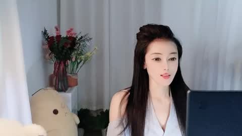 Snapshot of happyflower802318 chatting on May 5, 10:29 pm Daisy online show from May 5, 10:29 pm