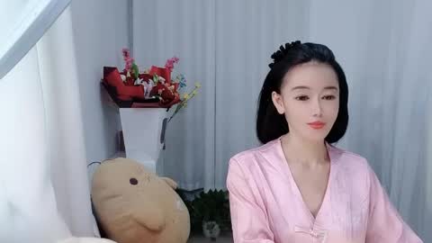 Snapshot of happyflower802318 chatting on May 18, 2:29 am Daisy online show from May 18, 2:29 am
