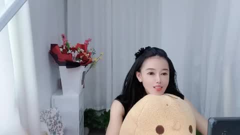 Snapshot of happyflower802318 chatting on May 18, 4:07 am Daisy online show from May 18, 4:07 am
