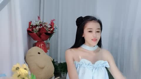 Snapshot of happyflower802318 chatting on May 22, 2:55 pm Daisy online show from May 22, 2:55 pm