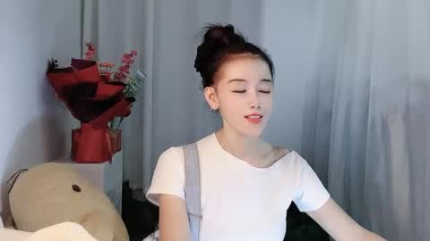 Snapshot of happyflower802318 chatting on May 28, 2:47 pm Daisy online show from May 28, 2:47 pm
