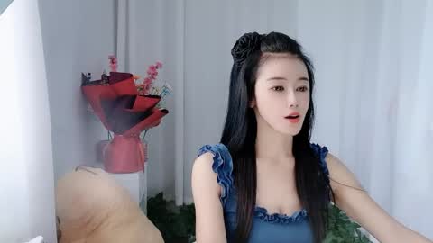 Snapshot of happyflower802318 chatting on June 1, 2:24 am Daisy online show from June 1, 2:24 am
