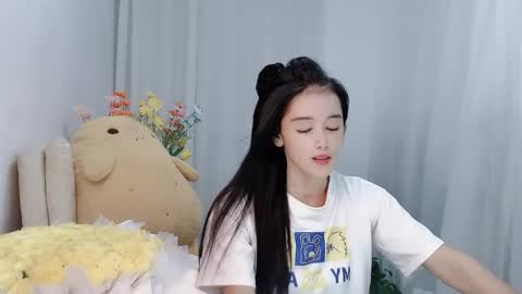 Snapshot of happyflower802318 chatting on June 3, 2:33 pm Daisy online show from June 3, 2:33 pm