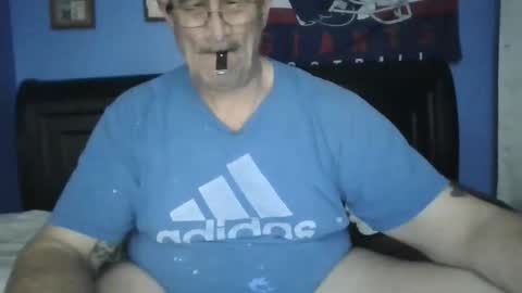 Snapshot of happyhappy4 chatting on February 9, 6:22 am happyhappy4 online show from February 9, 6:22 am