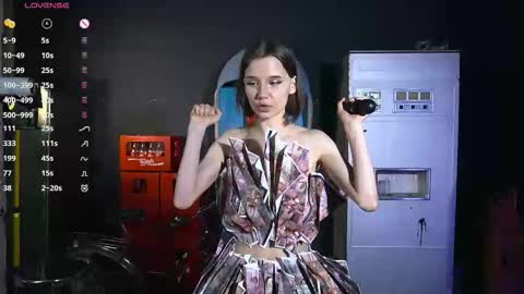 Snapshot of happynewdear chatting on October 25, 3:18 pm Evy online show from October 25, 3:18 pm