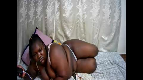 Snapshot of happysonia chatting on October 18, 6:48 am happysonia online show from October 18, 6:48 am