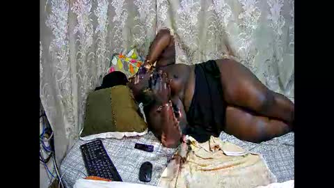 Snapshot of happysonia chatting on November 3, 8:54 pm happysonia online show from November 3, 8:54 pm