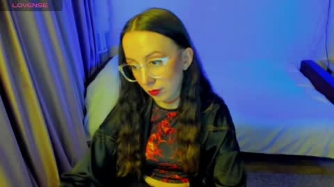 Stephanie online show from April 30, 8:15 pm
