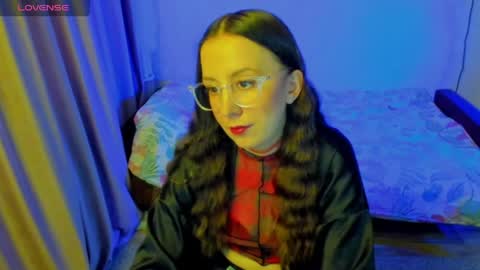 Snapshot of happystephanie chatting on June 1, 5:25 pm Stephanie online show from June 1, 5:25 pm