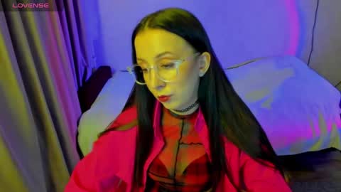 Snapshot of happystephanie chatting on June 2, 7:05 pm Stephanie online show from June 2, 7:05 pm