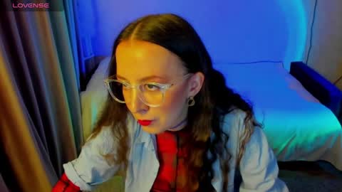Snapshot of happystephanie chatting on June 7, 7:17 pm Stephanie online show from June 7, 7:17 pm