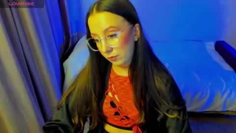 Snapshot of happystephanie chatting on June 18, 7:18 pm Stephanie online show from June 18, 7:18 pm