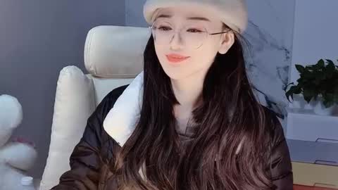 Snapshot of happysweetie168 chatting on December 19, 4:57 pm Daisy online show from December 19, 4:57 pm