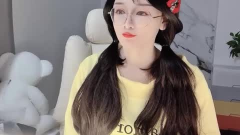 Snapshot of happysweetie168 chatting on February 14, 3:54 am Daisy online show from February 14, 3:54 am