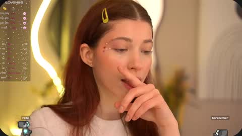 Snapshot of happyvivy chatting on March 6, 10:41 am Vivy online show from March 6, 10:41 am