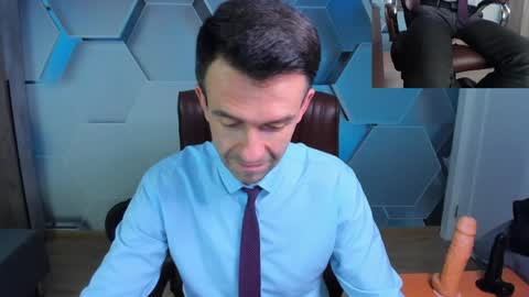 Snapshot of hard_and_juici chatting on May 8, 8:19 am Steve online show from May 8, 8:19 am