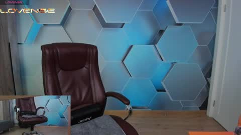 Snapshot of hard_and_juici chatting on May 27, 3:31 pm Steve online show from May 27, 3:31 pm