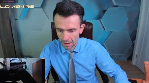 Snapshot of hard_and_juici chatting on May 31, 10:33 am Steve online show from May 31, 10:33 am