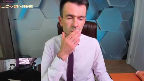 Snapshot of hard_and_juici chatting on June 1, 3:30 am Steve online show from June 1, 3:30 am