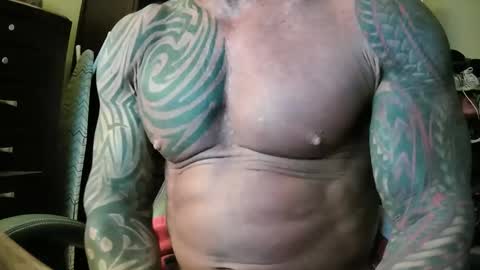 Snapshot of hardbody205a chatting on December 2, 9:43 pm hardbody205a online show from December 2, 9:43 pm