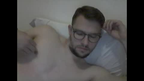 hardboylovemilfmoom online show from May 21, 9:11 pm