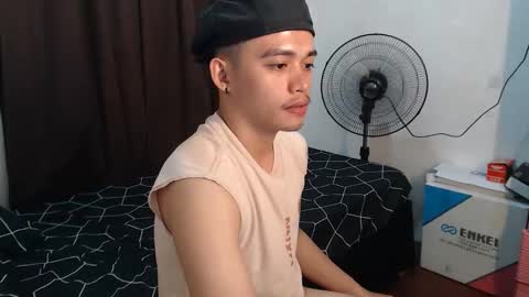 Snapshot of hardickjohnny chatting on February 27, 2:33 am JOHN online show from February 27, 2:33 am