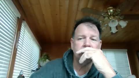 Snapshot of hardsweetandsticky chatting on December 16, 6:49 pm HSS online show from December 16, 6:49 pm