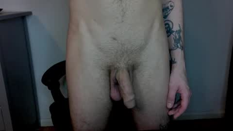 Snapshot of hardtohandle666 chatting on November 25, 12:21 am Liam online show from November 25, 12:21 am