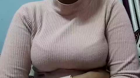 Snapshot of harleensexy26 chatting on March 12, 2:41 am Sweety online show from March 12, 2:41 am