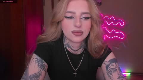 Snapshot of harley_kimm chatting on December 14, 5:40 am Julia online show from December 14, 5:40 am