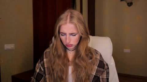 Snapshot of harley_kimm chatting on October 16, 5:52 am Julia online show from October 16, 5:52 am