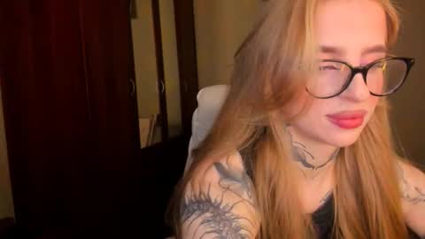 Snapshot of harley_kimm chatting on October 28, 5:44 am Julia online show from October 28, 5:44 am