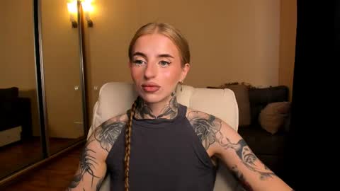 Julia online show from August 4, 5:21 am
