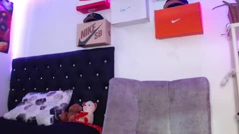 Snapshot of harley_quinnn111 chatting on February 13, 7:31 pm harley_quinnn111 online show from February 13, 7:31 pm